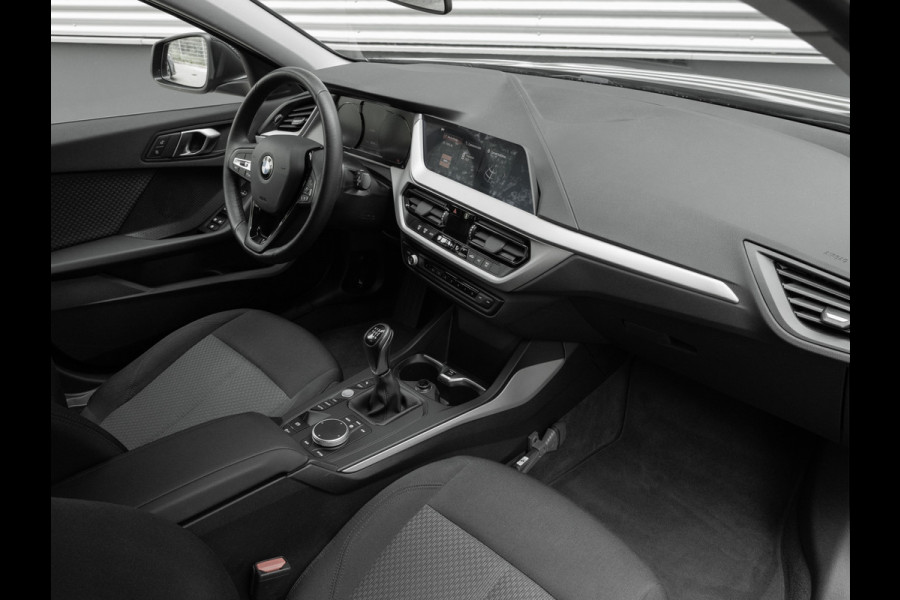 BMW 1-serie 116i - 6192km!! - DAB - Active Guard Plus - PDC voor+achter
