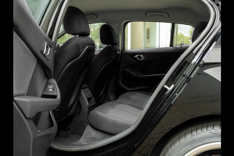 BMW 1-serie 116i - 6192km!! - DAB - Active Guard Plus - PDC voor+achter