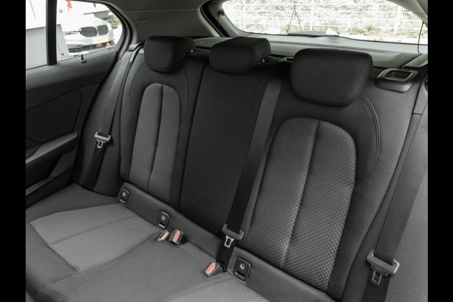 BMW 1-serie 116i - 6192km!! - DAB - Active Guard Plus - PDC voor+achter