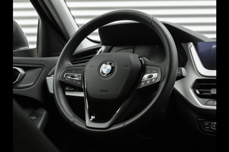 BMW 1-serie 116i - 6192km!! - DAB - Active Guard Plus - PDC voor+achter