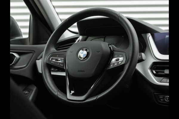 BMW 1-serie 116i - 6192km!! - DAB - Active Guard Plus - PDC voor+achter