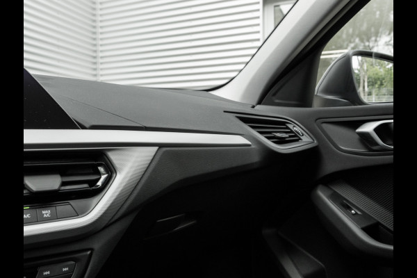 BMW 1-serie 116i - 6192km!! - DAB - Active Guard Plus - PDC voor+achter