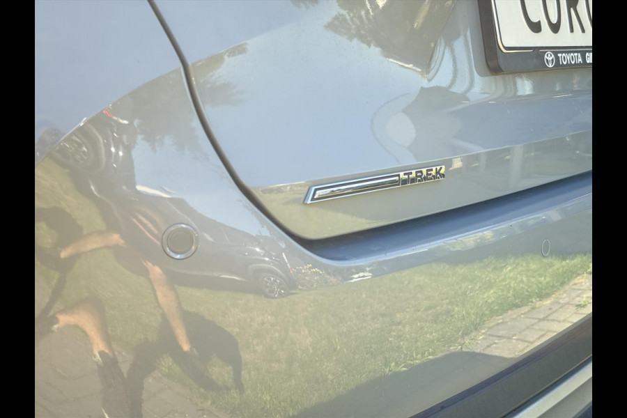 Toyota Corolla Touring Sports 1.8 Hybrid TREK | Parkeersensoren, Navigatie, Apple CarPlay/Android Auto, Stoel + Stuurverwarming