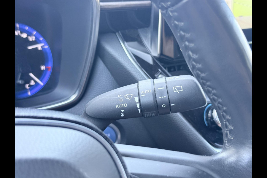 Toyota Corolla Touring Sports 1.8 Hybrid TREK | Parkeersensoren, Navigatie, Apple CarPlay/Android Auto, Stoel + Stuurverwarming