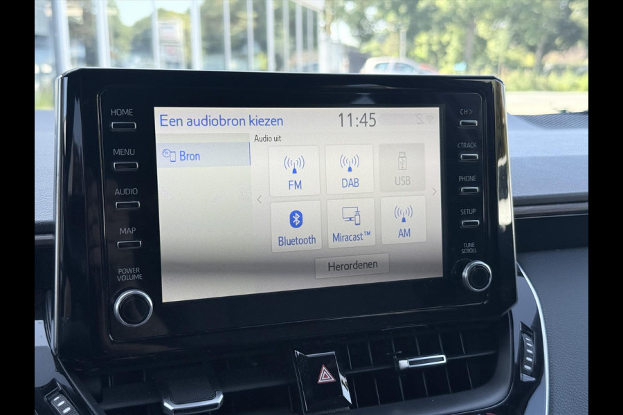 Toyota Corolla Touring Sports 1.8 Hybrid TREK | Parkeersensoren, Navigatie, Apple CarPlay/Android Auto, Stoel + Stuurverwarming