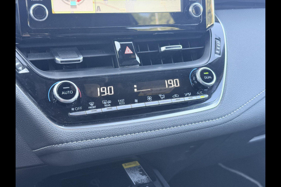 Toyota Corolla Touring Sports 1.8 Hybrid TREK | Parkeersensoren, Navigatie, Apple CarPlay/Android Auto, Stoel + Stuurverwarming