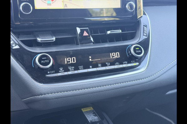 Toyota Corolla Touring Sports 1.8 Hybrid TREK | Parkeersensoren, Navigatie, Apple CarPlay/Android Auto, Stoel + Stuurverwarming