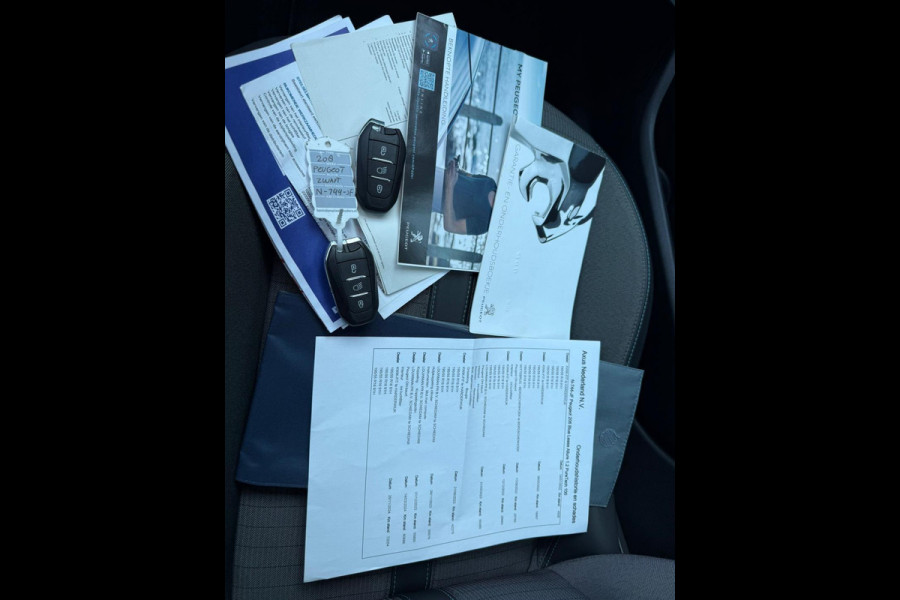 Peugeot 208 1.2 PureTech Blue Lease Allure NAVI | CARPLAY | CAMERA | PDC | KEYLESS | NWE APK
