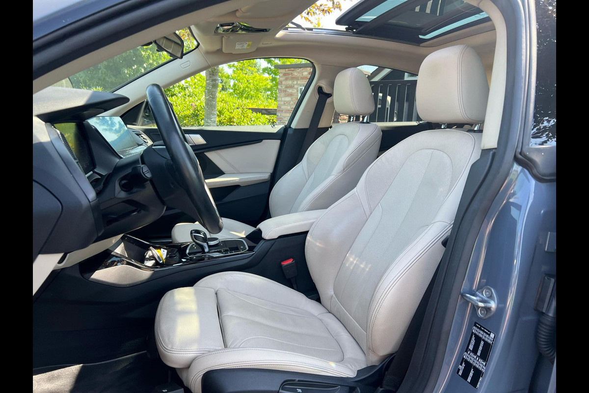 BMW 2 Serie Gran Coupé 218i High Executive Edition | Panoramadak | Lederen Bekleding | Led koplampen | NL-Auto | BMW 2 Serie Gran Coupé 218i High Executive Edition | Panoramadak | Lederen Bekleding | Led koplampen | NL-Auto |