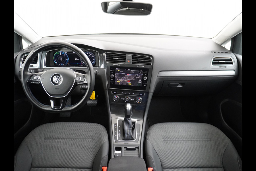 Volkswagen e-Golf E-DITION AUT. Adaptive Cruise Apple Carplay Android Navi Climatronic Pdc Led Regen-Lichtsensor 36kWh Bluetooth Car-Net App-Connect Licht-/regensensor App-Connect 1e Eigenaar, 8 jaar of 160.000 kilometer garantie op de hoogvoltaccu vanaf nieuw