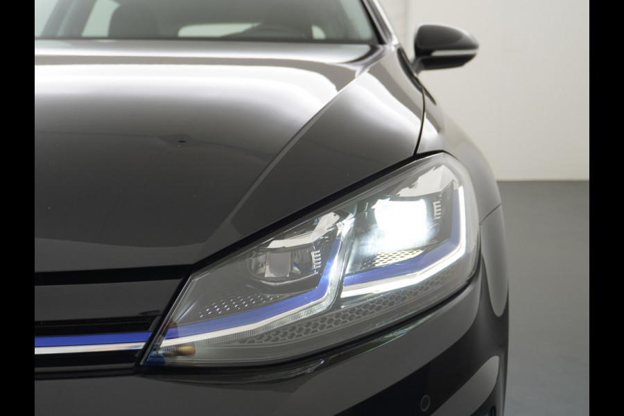 Volkswagen e-Golf E-DITION AUT. Adaptive Cruise Apple Carplay Android Navi Climatronic Pdc Led Regen-Lichtsensor 36kWh Bluetooth Car-Net App-Connect Licht-/regensensor App-Connect 1e Eigenaar, 8 jaar of 160.000 kilometer garantie op de hoogvoltaccu vanaf nieuw