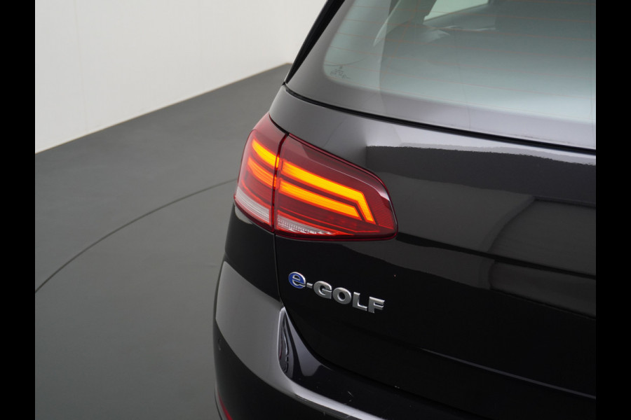 Volkswagen e-Golf E-DITION AUT. Adaptive Cruise Apple Carplay Android Navi Climatronic Pdc Led Regen-Lichtsensor 36kWh Bluetooth Car-Net App-Connect Licht-/regensensor App-Connect 1e Eigenaar, 8 jaar of 160.000 kilometer garantie op de hoogvoltaccu vanaf nieuw