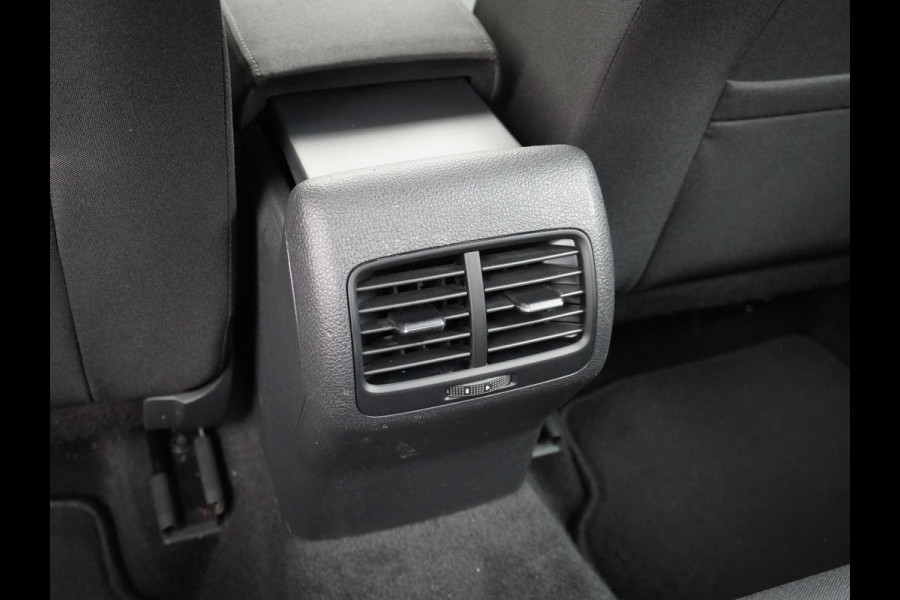 Volkswagen e-Golf E-DITION AUT. Adaptive Cruise Apple Carplay Android Navi Climatronic Pdc Led Regen-Lichtsensor 36kWh Bluetooth Car-Net App-Connect Licht-/regensensor App-Connect 1e Eigenaar, 8 jaar of 160.000 kilometer garantie op de hoogvoltaccu vanaf nieuw
