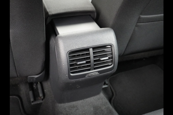 Volkswagen e-Golf E-DITION AUT. Adaptive Cruise Apple Carplay Android Navi Climatronic Pdc Led Regen-Lichtsensor 36kWh Bluetooth Car-Net App-Connect Licht-/regensensor App-Connect 1e Eigenaar, 8 jaar of 160.000 kilometer garantie op de hoogvoltaccu vanaf nieuw