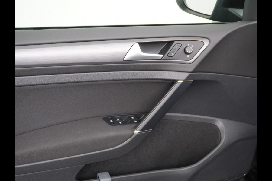 Volkswagen e-Golf E-DITION AUT. Adaptive Cruise Apple Carplay Android Navi Climatronic Pdc Led Regen-Lichtsensor 36kWh Bluetooth Car-Net App-Connect Licht-/regensensor App-Connect 1e Eigenaar, 8 jaar of 160.000 kilometer garantie op de hoogvoltaccu vanaf nieuw