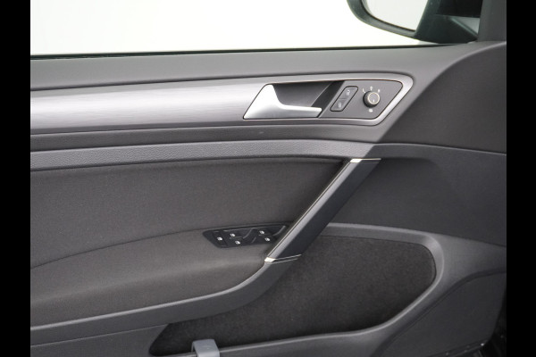 Volkswagen e-Golf E-DITION AUT. Adaptive Cruise Apple Carplay Android Navi Climatronic Pdc Led Regen-Lichtsensor 36kWh Bluetooth Car-Net App-Connect Licht-/regensensor App-Connect 1e Eigenaar, 8 jaar of 160.000 kilometer garantie op de hoogvoltaccu vanaf nieuw
