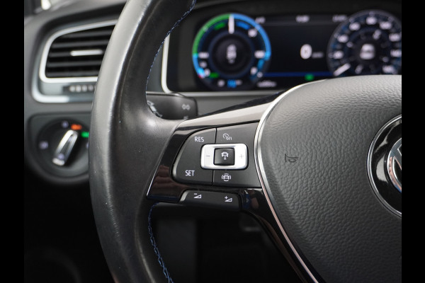 Volkswagen e-Golf E-DITION AUT. Adaptive Cruise Apple Carplay Android Navi Climatronic Pdc Led Regen-Lichtsensor 36kWh Bluetooth Car-Net App-Connect Licht-/regensensor App-Connect 1e Eigenaar, 8 jaar of 160.000 kilometer garantie op de hoogvoltaccu vanaf nieuw