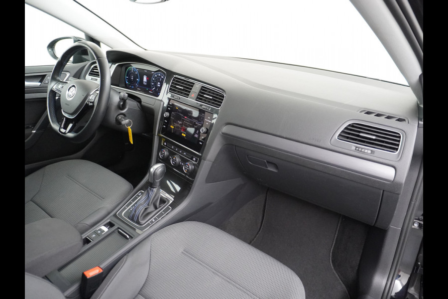 Volkswagen e-Golf E-DITION AUT. Adaptive Cruise Apple Carplay Android Navi Climatronic Pdc Led Regen-Lichtsensor 36kWh Bluetooth Car-Net App-Connect Licht-/regensensor App-Connect 1e Eigenaar, 8 jaar of 160.000 kilometer garantie op de hoogvoltaccu vanaf nieuw