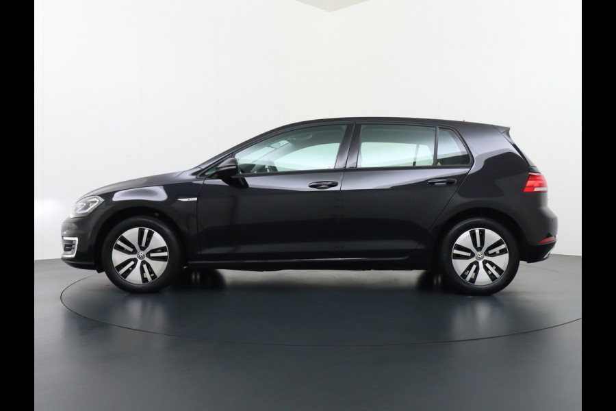 Volkswagen e-Golf E-DITION AUT. Adaptive Cruise Apple Carplay Android Navi Climatronic Pdc Led Regen-Lichtsensor 36kWh Bluetooth Car-Net App-Connect Licht-/regensensor App-Connect 1e Eigenaar, 8 jaar of 160.000 kilometer garantie op de hoogvoltaccu vanaf nieuw