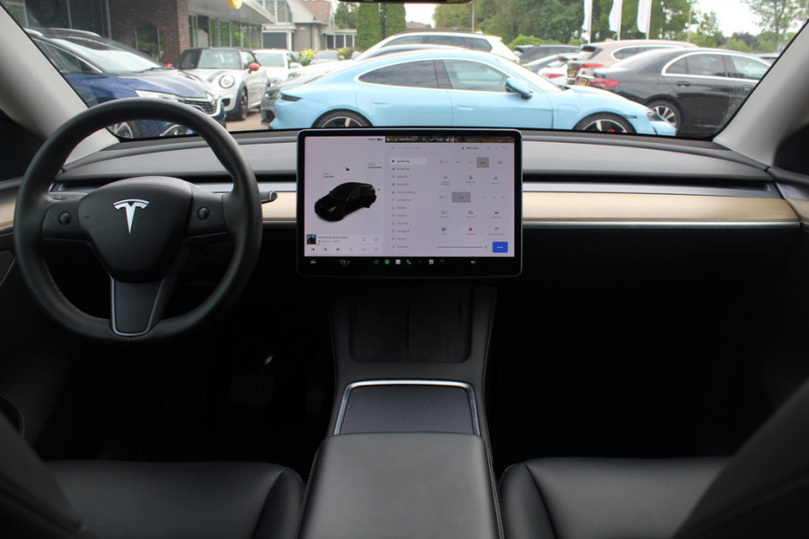 Tesla Model Y Long Range AWD 75 kWh / Autopilot / Panoramadak / Camera / 21'' / Keyless / Leder / Dodehoek / Navigatie / Stoelverwarming