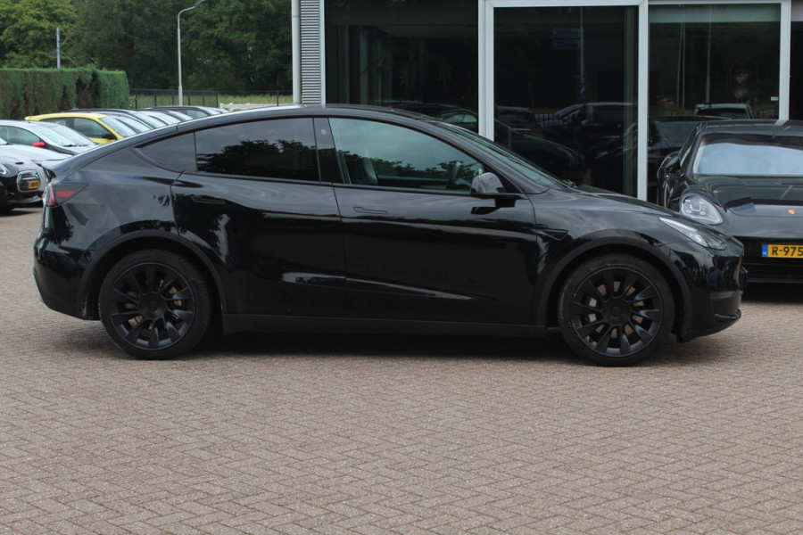 Tesla Model Y Long Range AWD 75 kWh / Autopilot / Panoramadak / Camera / 21'' / Keyless / Leder / Dodehoek / Navigatie / Stoelverwarming