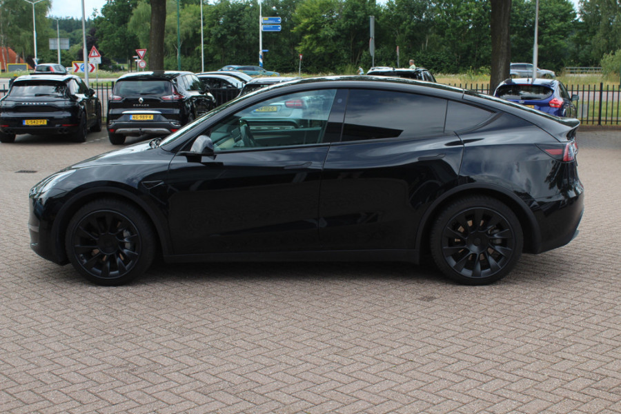 Tesla Model Y Long Range AWD 75 kWh / Autopilot / Panoramadak / Camera / 21'' / Keyless / Leder / Dodehoek / Navigatie / Stoelverwarming