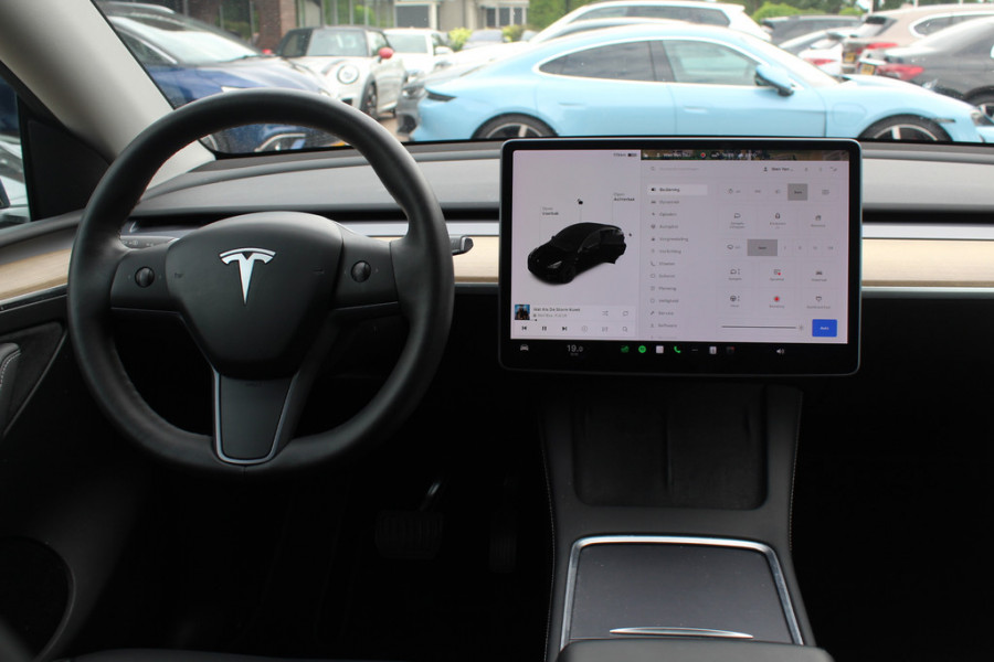 Tesla Model Y Long Range AWD 75 kWh / Autopilot / Panoramadak / Camera / 21'' / Keyless / Leder / Dodehoek / Navigatie / Stoelverwarming