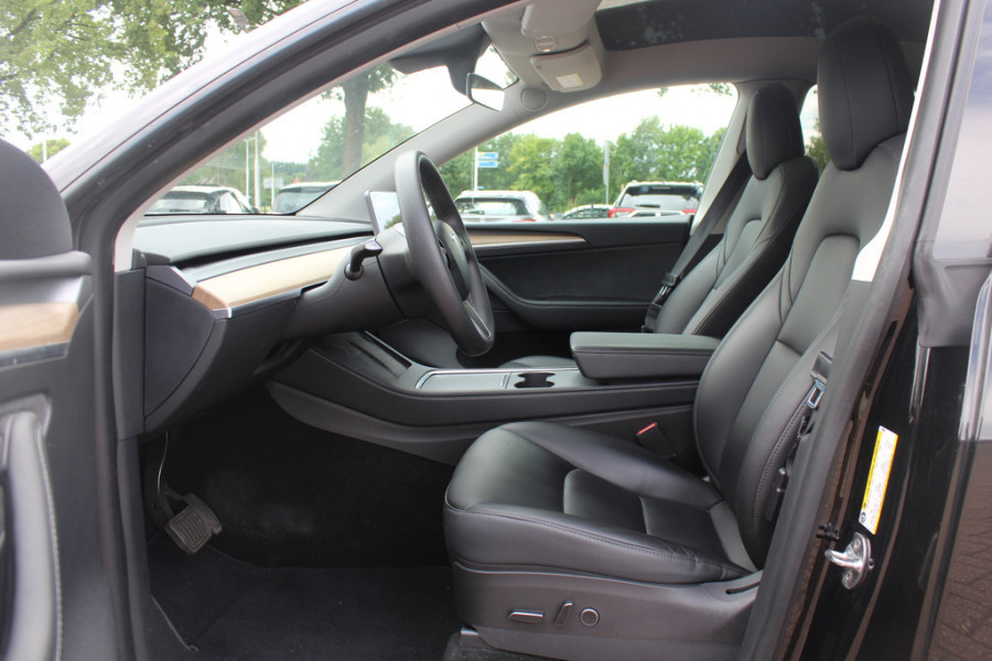 Tesla Model Y Long Range AWD 75 kWh / Autopilot / Panoramadak / Camera / 21'' / Keyless / Leder / Dodehoek / Navigatie / Stoelverwarming