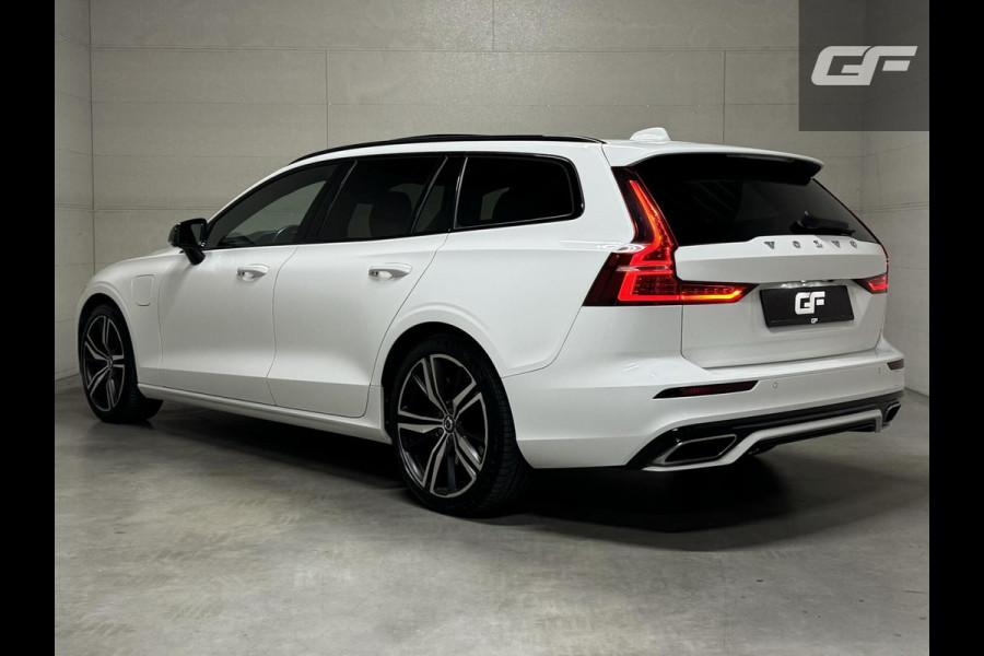Volvo V60 2.0 T8 Recharge AWD R-Design Pano H/K Trekh. CarPlay