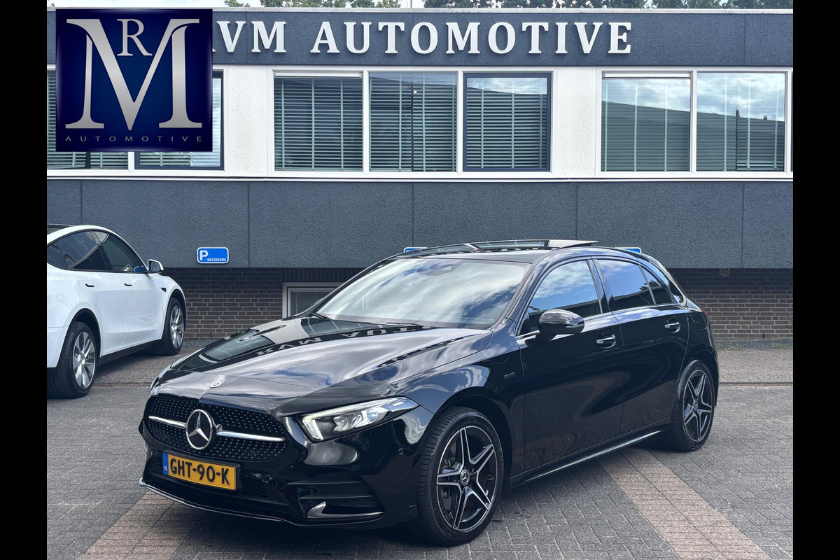 Mercedes-Benz A-Klasse 250 e Business Solution AMG Limited PHEV PLUG-IN HYBRIDE| PANORAMA DAK | AMBILIGHT | STOELVERWARMING | CAMERA | BLACK OPTIC PAKKET | WIDESCREEN DISPLAY | APPLE CARPLAY | RIJKLAAR MET 12 MND BOVAG GARANTIE | Mercedes-Benz A-Klasse 250 e Business Solution AMG Limited PHEV PLUG-IN HYBRIDE| PANORAMA DAK | AMBILIGHT | STOELVERWARMING | CAMERA | BLACK OPTIC PAKKET | WIDESCREEN DISPLAY | APPLE CARPLAY | RIJKLAAR MET 12 MND BOVAG GARANTIE |