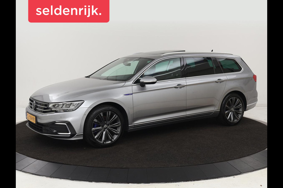 Volkswagen Passat 1.4 TSI PHEV GTE | Panoramadak | Stoelverwarming | Camera | Virtual Cockpit | Leder/Alcantara | Carplay | Matrix LED | Massage | Navigatie | Dodehoek detectie Volkswagen Passat 1.4 TSI PHEV GTE | Panoramadak | Stoelverwarming | Camera | Virtual Cockpit | Leder/Alcantara | Carplay | Matrix LED | Massage | Navigatie | Dodehoek detectie