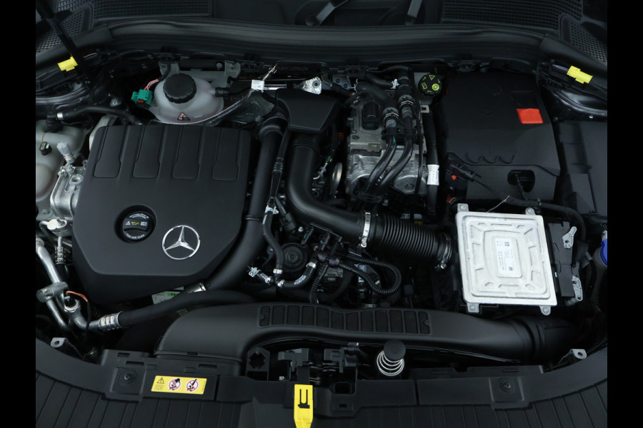 Mercedes-Benz GLA 250 e AMG Plug-In Hybride | Panoramadak | Elect bed. voorstoelen met menory | Camera achter parking support | 5 spaakslichtmetalen velgen | Inclusief 24 maanden MB Certified garantie voor Europa.