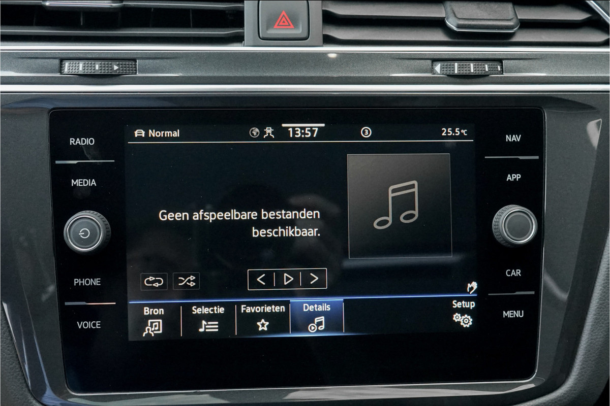 Volkswagen Tiguan 1.4 TSI eHybrid R-Line Pano HUD 360° Black Style Trekhaak Volkswagen Tiguan 1.4 TSI eHybrid R-Line Pano HUD 360° Black Style Trekhaak