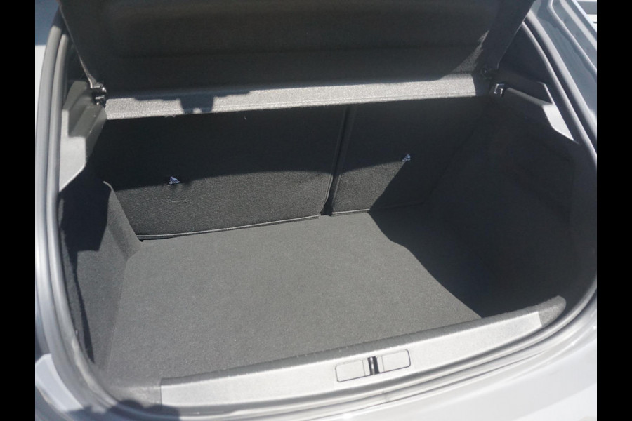 Peugeot 208 Hybrid 136 e-DCS6 GT