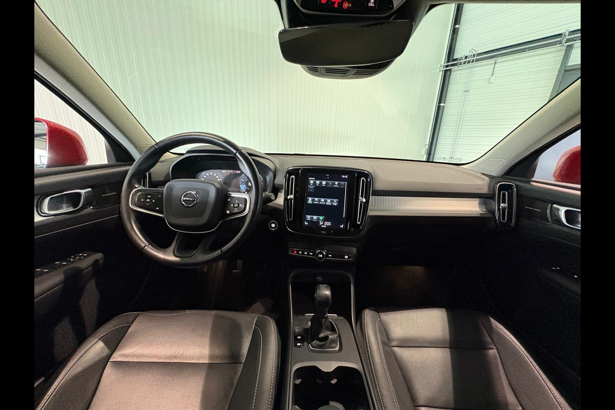 Volvo XC40 T3 Momentum Leder Trekhaak Parkeercamera Stoelverwarming 163pk Volvo XC40 T3 Momentum Leder Trekhaak Parkeercamera Stoelverwarming 163pk