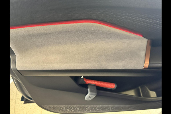 CUPRA Born Business 82 kWh Adaptive cruise Climate control Stoel- en stuurverwarming Full LED Apple Carplay Android Auto