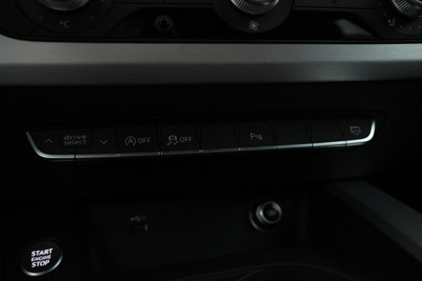 Audi A4 Limousine 2.0 TFSI MHEV Sport S line black edition Leer, Virtual dash! S-Line, Trekhaak