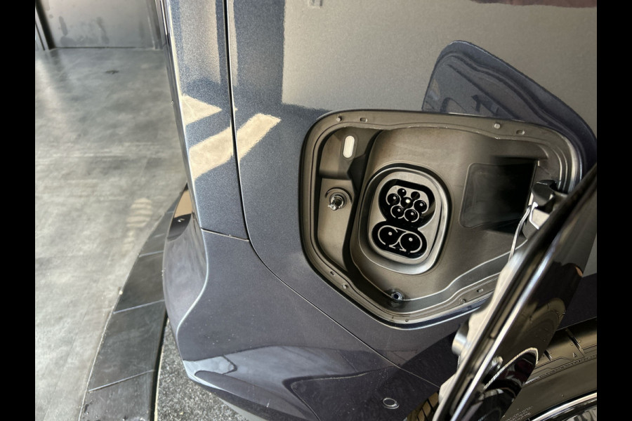 Volkswagen ID. Buzz Pro 86 kWh Lang 7persoons | Warmtepomp | Verwarmbaar stuurwiel | Apple carplay & Android auto! | Soh (batterijcheck) 100 %