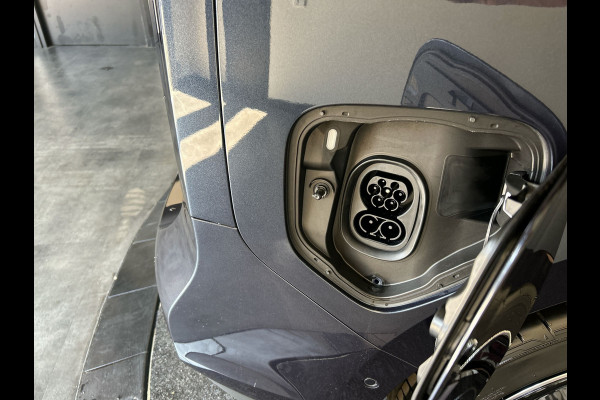 Volkswagen ID. Buzz Pro 86 kWh Lang 7persoons | Warmtepomp | Verwarmbaar stuurwiel | Apple carplay & Android auto! | Soh (batterijcheck) 100 %