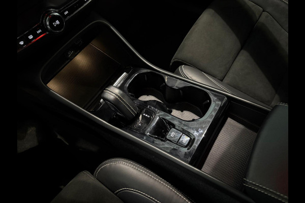 Volvo XC40 T4 Aut. Plug-In Hybrid R-Design ACC Parkeercamera 211pk