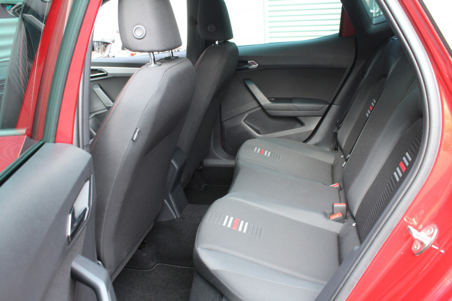 Seat Arona 1.0 TSI 116pk FR Business Intense DSG7 NL-Auto NAP Clima Cruise Navi Carplay BEATS 18"LMV Trekhaak 1100kg