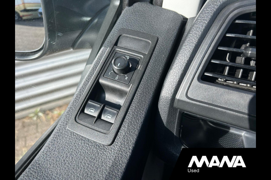 Volkswagen Transporter 2.0TDI L2H1 DC 5 Zits Trekhaak Airco Cruise control Sidebars