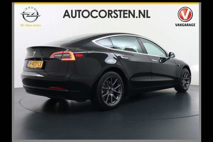 Tesla Model 3 RWD SR+ 60kWh 325PK TREKHAAK FSD 3-Computer 18" AutoPilot Leder PanoDak Adaptive-Cruise Lmv Camera's Elektr.-Stuur+Stoelen+Spieg Navi LED Comfortstoelen ACC DAB Voorverwarmen interieur via App Keyless via Telefoonsleutel One-Pedal-Drive 1.000KG Trekgewicht! Origineel Nederlandse auto tot 11kw laden thuis! 1.584kg licht! Accu Garantie tot 29-06-2028/160.000km