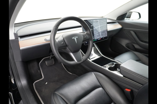 Tesla Model 3 RWD SR+ 60kWh 325PK TREKHAAK FSD 3-Computer 18" AutoPilot Leder PanoDak Adaptive-Cruise Lmv Camera's Elektr.-Stuur+Stoelen+Spieg Navi LED Comfortstoelen ACC DAB Voorverwarmen interieur via App Keyless via Telefoonsleutel One-Pedal-Drive 1.000KG Trekgewicht! Origineel Nederlandse auto tot 11kw laden thuis! 1.584kg licht! Accu Garantie tot 29-06-2028/160.000km