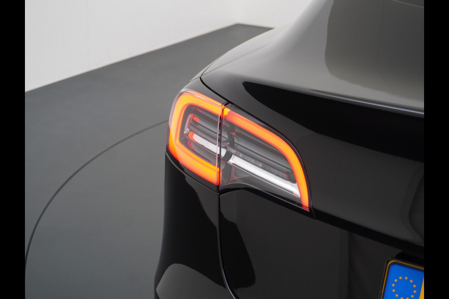 Tesla Model 3 RWD SR+ 60kWh 325PK TREKHAAK FSD 3-Computer 18" AutoPilot Leder PanoDak Adaptive-Cruise Lmv Camera's Elektr.-Stuur+Stoelen+Spieg Navi LED Comfortstoelen ACC DAB Voorverwarmen interieur via App Keyless via Telefoonsleutel One-Pedal-Drive 1.000KG Trekgewicht! Origineel Nederlandse auto tot 11kw laden thuis! 1.584kg licht! Accu Garantie tot 29-06-2028/160.000km