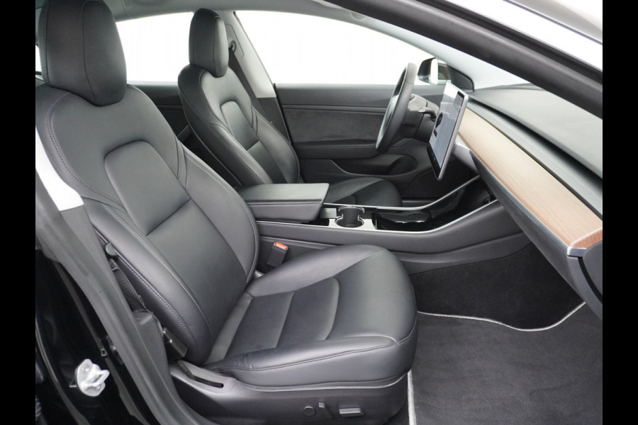 Tesla Model 3 RWD SR+ 60kWh 325PK TREKHAAK FSD 3-Computer 18" AutoPilot Leder PanoDak Adaptive-Cruise Lmv Camera's Elektr.-Stuur+Stoelen+Spieg Navi LED Comfortstoelen ACC DAB Voorverwarmen interieur via App Keyless via Telefoonsleutel One-Pedal-Drive 1.000KG Trekgewicht! Origineel Nederlandse auto tot 11kw laden thuis! 1.584kg licht! Accu Garantie tot 29-06-2028/160.000km