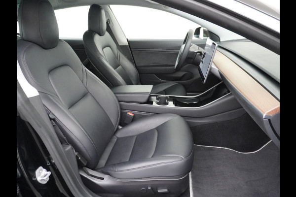 Tesla Model 3 RWD SR+ 60kWh 325PK TREKHAAK FSD 3-Computer 18" AutoPilot Leder PanoDak Adaptive-Cruise Lmv Camera's Elektr.-Stuur+Stoelen+Spieg Navi LED Comfortstoelen ACC DAB Voorverwarmen interieur via App Keyless via Telefoonsleutel One-Pedal-Drive 1.000KG Trekgewicht! Origineel Nederlandse auto tot 11kw laden thuis! 1.584kg licht! Accu Garantie tot 29-06-2028/160.000km