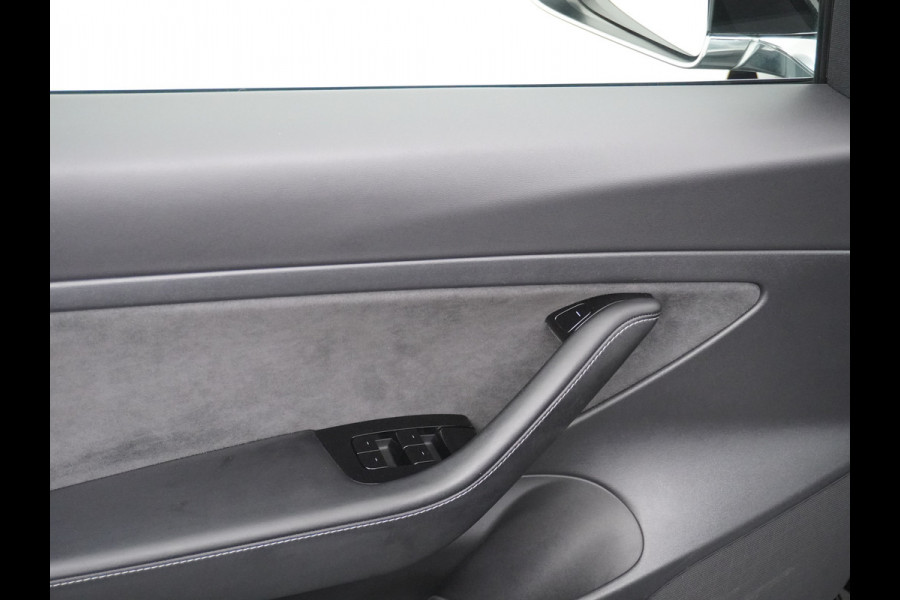 Tesla Model 3 RWD SR+ 60kWh 325PK TREKHAAK FSD 3-Computer 18" AutoPilot Leder PanoDak Adaptive-Cruise Lmv Camera's Elektr.-Stuur+Stoelen+Spieg Navi LED Comfortstoelen ACC DAB Voorverwarmen interieur via App Keyless via Telefoonsleutel One-Pedal-Drive 1.000KG Trekgewicht! Origineel Nederlandse auto tot 11kw laden thuis! 1.584kg licht! Accu Garantie tot 29-06-2028/160.000km
