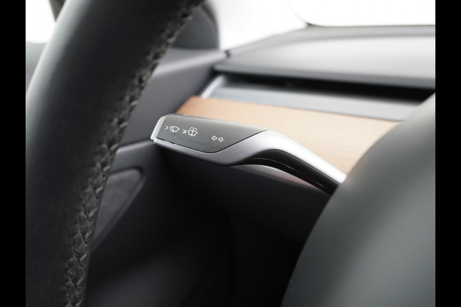 Tesla Model 3 RWD SR+ 60kWh 325PK TREKHAAK FSD 3-Computer 18" AutoPilot Leder PanoDak Adaptive-Cruise Lmv Camera's Elektr.-Stuur+Stoelen+Spieg Navi LED Comfortstoelen ACC DAB Voorverwarmen interieur via App Keyless via Telefoonsleutel One-Pedal-Drive 1.000KG Trekgewicht! Origineel Nederlandse auto tot 11kw laden thuis! 1.584kg licht! Accu Garantie tot 29-06-2028/160.000km
