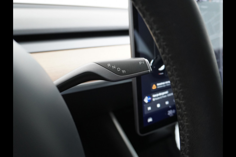 Tesla Model 3 RWD SR+ 60kWh 325PK TREKHAAK FSD 3-Computer 18" AutoPilot Leder PanoDak Adaptive-Cruise Lmv Camera's Elektr.-Stuur+Stoelen+Spieg Navi LED Comfortstoelen ACC DAB Voorverwarmen interieur via App Keyless via Telefoonsleutel One-Pedal-Drive 1.000KG Trekgewicht! Origineel Nederlandse auto tot 11kw laden thuis! 1.584kg licht! Accu Garantie tot 29-06-2028/160.000km